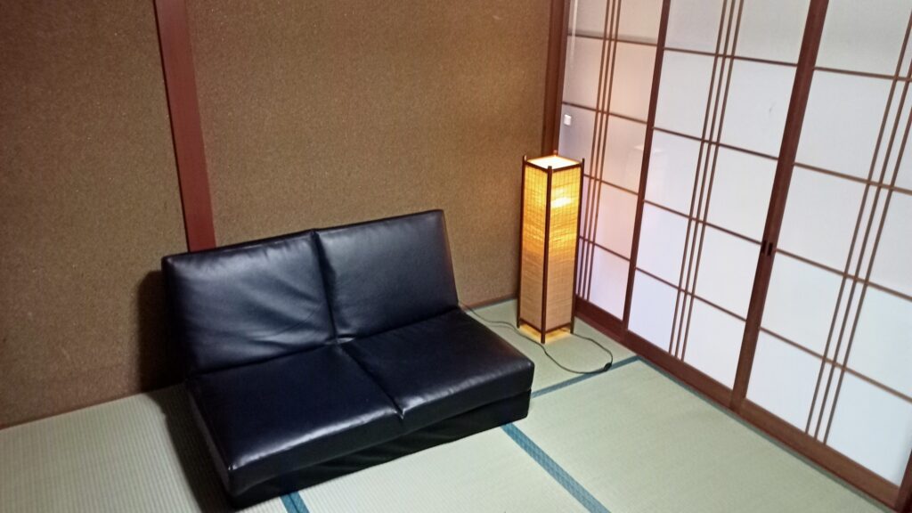 青い海の家 | Blue Sea House | 冬はスキー | 夏はビーチ | 上越の別荘